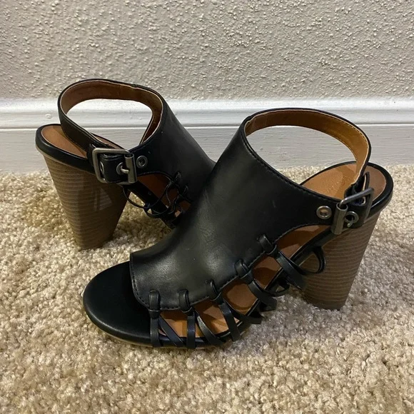 Universal Thread Black open toe-Bootie.. - Picture 3 of 7